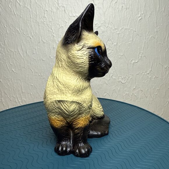 Vintage Blue Eyed Siamese Cat Hand Painted Figurine House of Global Art Japan - Picture 4 of 13